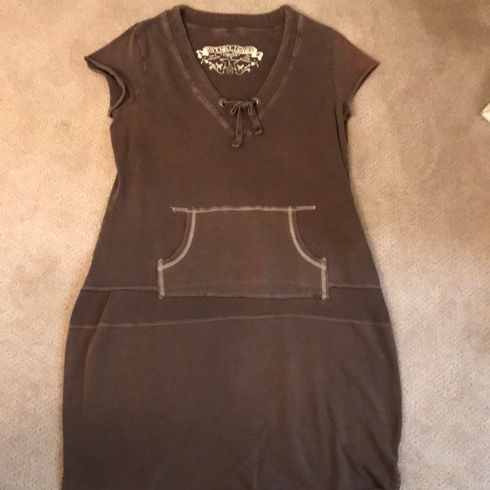 Established along dress/shirt with tie and pocket
